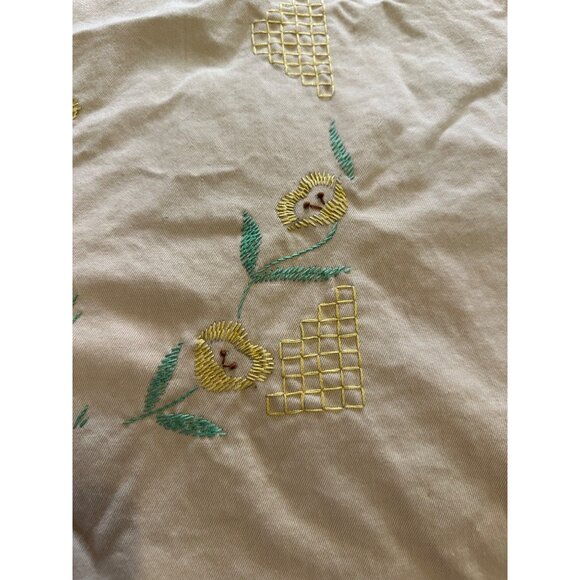 Vtg hand Embroidered Tablecloth  Dutch Girl &Floral kitschy table top  decor - Picture 11 of 12